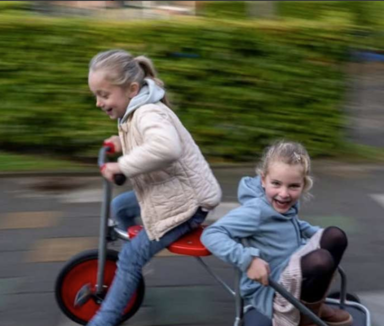 Spelen en sfeer proeven, uitnodiging